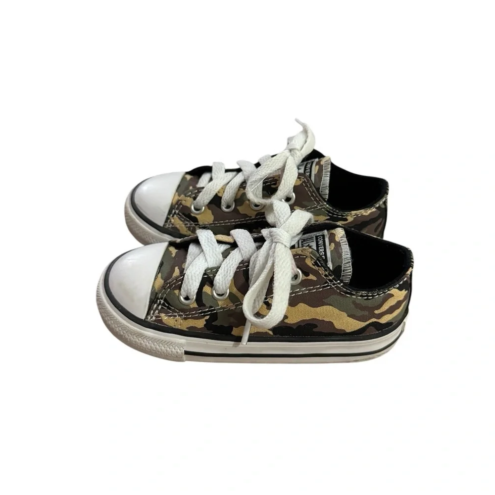 Converse Kids Camouflage Sneakers size 7